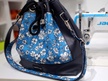Granatowa torebka bucket bag w kwiaty (2)