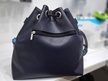 Granatowa torebka bucket bag w kwiaty (4)