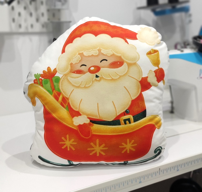 Poduszka / maskotka Święty Mikołaj na saniach (1)